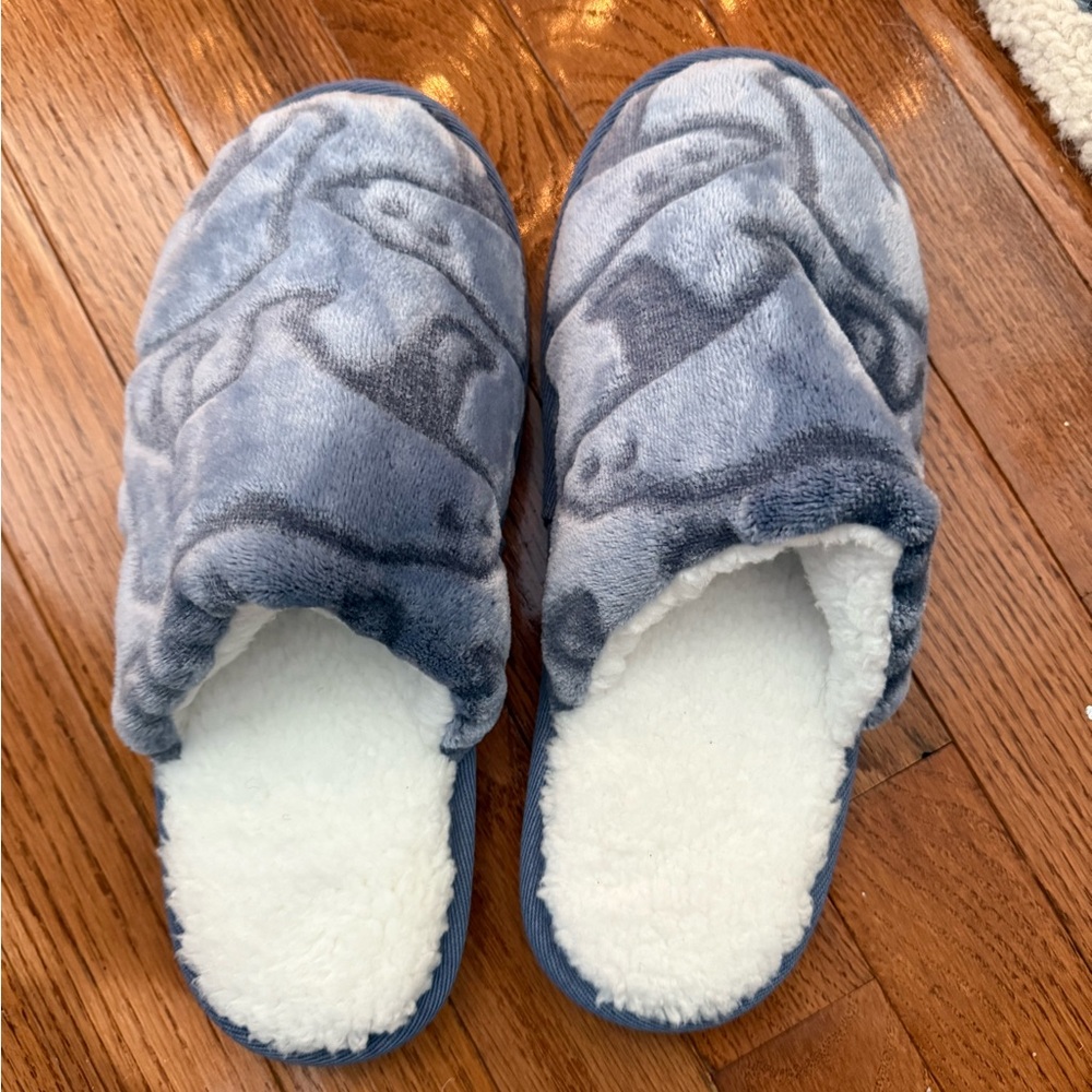 Women’s Vera Bradley polar bear house slippers/shoes. NEW